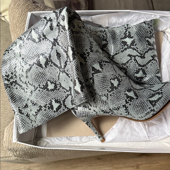 NWB Steve Madden Women's Kimari Boot, Size 6.5 - Picture 5 of 12